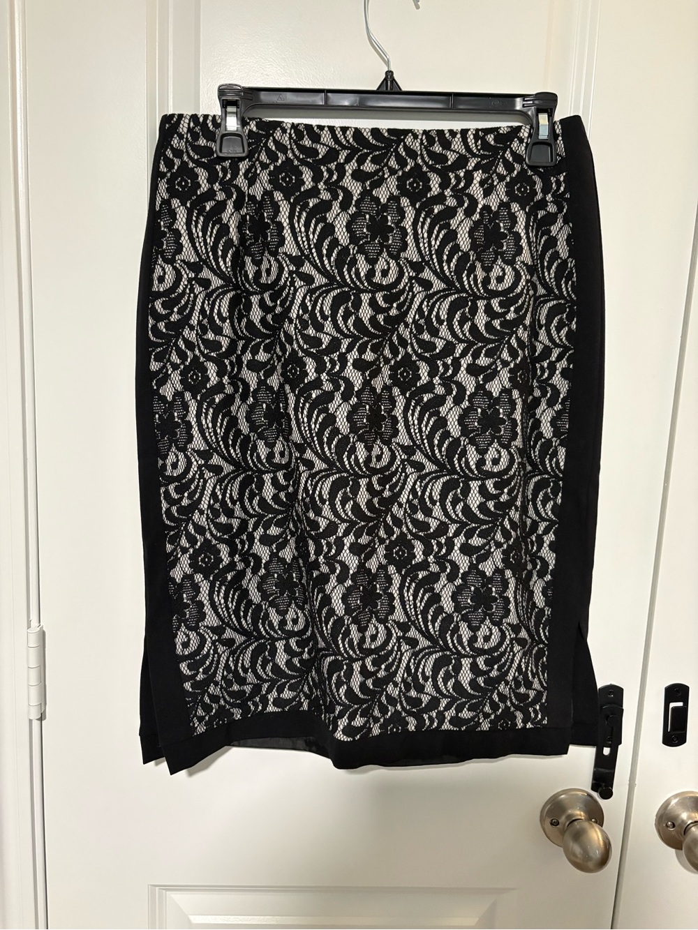 Worthington Black & Ivory Floral Lace Pencil Skirt Size 10